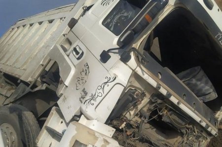 В Ходжалинском районе грузовик упал в канаву: есть погибший