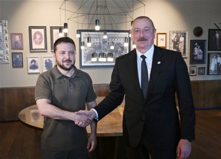 Зеленский поблагодарил Азербайджан за гуманитарную помощь