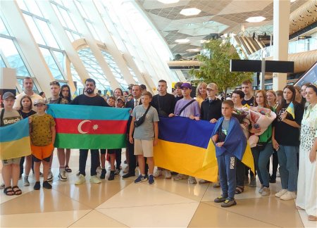 Украинские дети, пострадавшие от войны, прибыли в Азербайджан для реабилитации и отдыха