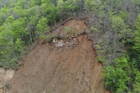 Число погибших при оползне в горах Грузии возросло