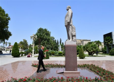 Ильхам Алиев совершил поездку в Бардинский район