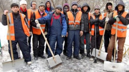 Таджикистан проверит условия жизни в России своих трудовых мигрантов