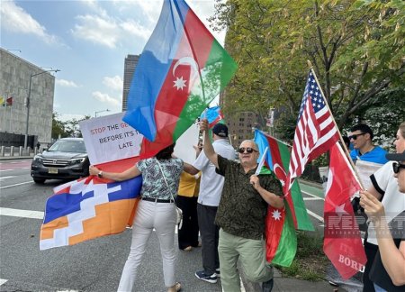 Группа армян напала на наших соотечественников, проводивших мирную акцию протеста перед штаб-квартирой ООН