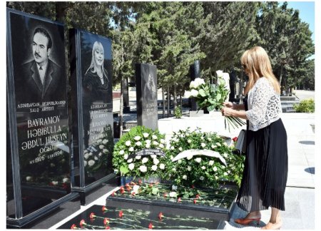 В Баку почтили память народной артистки Ильхамы Гулиевой