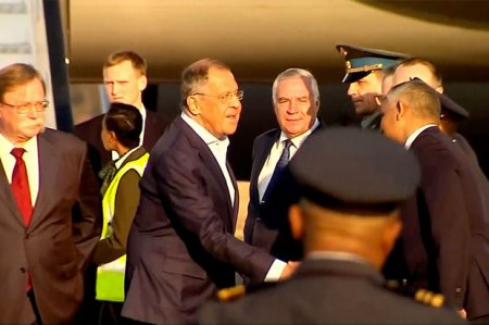 Лавров прибыл в ЮАР на саммит БРИКС