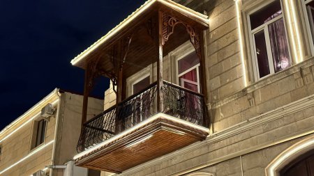 Ко дню дня рождения Мехрибан Алиевой в центре Баку зажглось праздничное освещение - ФОТО