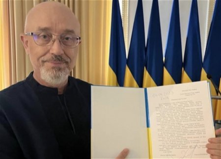 Министр обороны Украины подал в отставку