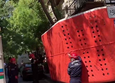 На центральной улице Баку предотвращена попытка самоубийства 