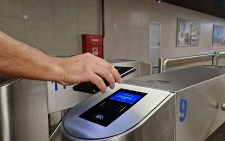 В метро началось внедрение QR-билетов