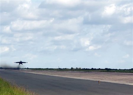 Авиационные средства ВВС Азербайджана выполняют учебно-тренировочные полеты