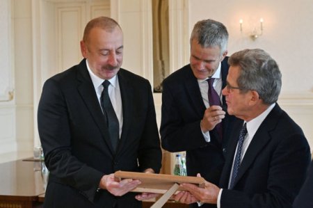 Президент Азербайджана принял председателя правления компании bp 