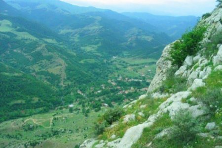 В Карабахе обстреляли автомобиль с российскими миротворцами: есть погибшие