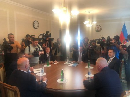 Представители армянских жителей Карабаха покинули Евлах - ФОТО 