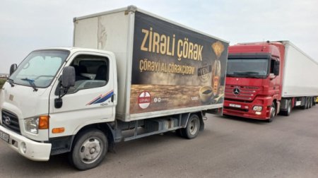 Азербайджан направил продовольственный груз для армян Карабаха