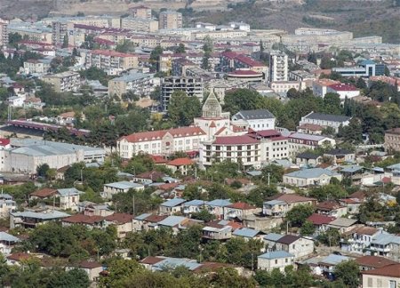 Остатки сепаратистов в Карабахе взяли в заложники многочисленную группу мирных граждан