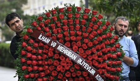 Президент и Первый вице-президент отправили венок на церемонию прощания с Хошбахтом Юсифзаде