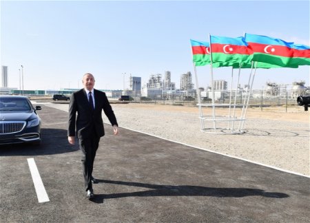Ильхам Алиев принял участие в церемониях открытия и закладки фундаментов ряда предприятий в Сумгайыте