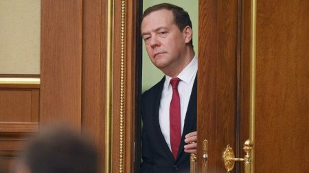 Медведев анонсировал рост численности армии России
