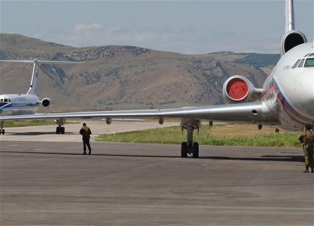 Аэропорт Махачкалы временно закрыт на прилёт и вылет