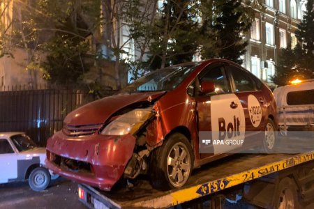 В Баку Toyota Prius «снес» Ferrari
