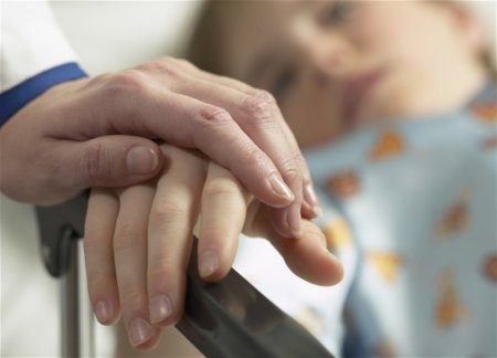 В Билясуваре 8-летняя девочка умерла от отравления соленьями