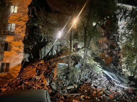 В российской Астрахани обрушилась часть жилой пятиэтажки 