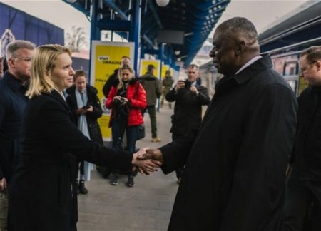 Глава Пентагона приехал в Киев