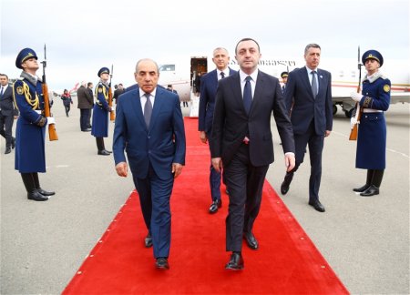 Премьер-министр Грузии прибыл с визитом в Азербайджан
