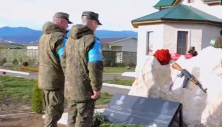 Росмиротворцы установили в Карабахе монумент 