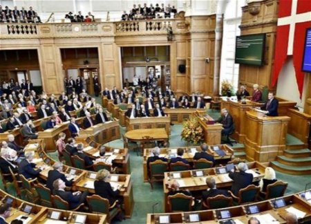 Парламент Дании поддержал запрет на сжигание Корана