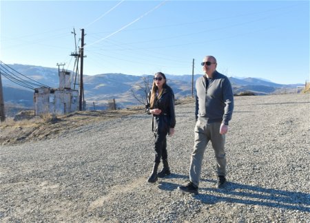 Президент Ильхам Алиев и первая леди Мехрибан Алиева осмотрели территорию села Шушакенд Ходжалинского района 