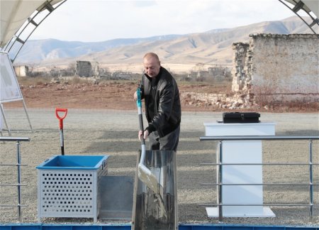 Алиев заложил фундамент села Гияслы в Агдамском районе