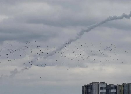 Российская атака на Киев: Повреждена станция метро, под завалами люди