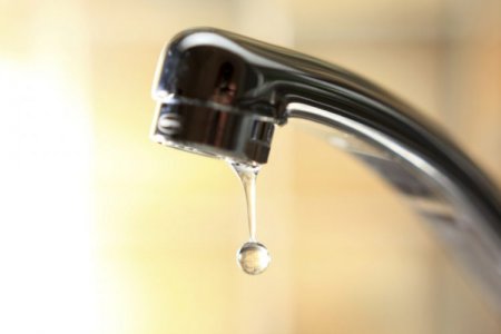 В Баку утечка воды из сети составляет почти половину всего объема