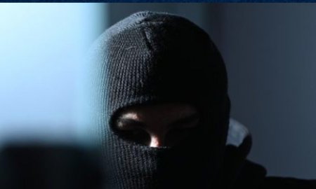 В Баку угнали автомобиль руководителя компании с 140 000 манатами внутри