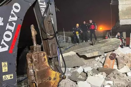 В Турции обрушился двухэтажный жилой дом, погибли два человека
