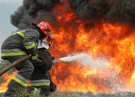 В Абшеронском районе произошел пожар в жилом доме: есть погибший