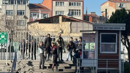 В Стамбуле совершено вооруженное нападение на здание суда, есть жертвы 