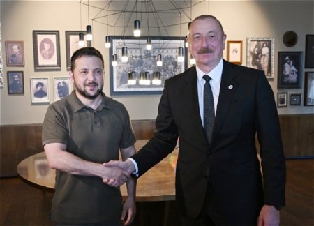 Володимир Зеленский поздравил Ильхама Алиева с победой на президентских выборах
