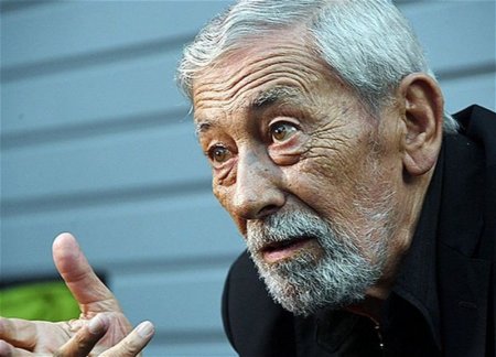 В Киеве улицу Булгакова переименовали в улицу Кикабидзе