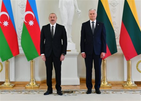 Президент Литвы поздравил Ильхама Алиева 