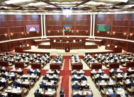 В парламенте обсуждается вопрос утверждения назначения Али Асадова премьер-министром