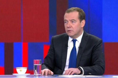 Медведев позвал Одессу "домой" 