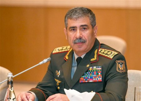 Министр обороны провел служебное совещание