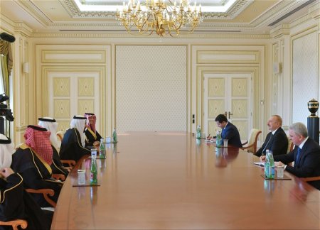 Президент Азербайджана принял министра хаджа и умры Саудовской Аравии