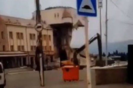 В Ханкенди сносится здание "парламента" сепаратистов