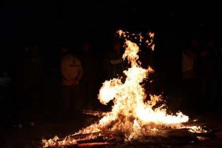 В Ходжалы спустя много лет разожгли праздничный костер - ФОТО