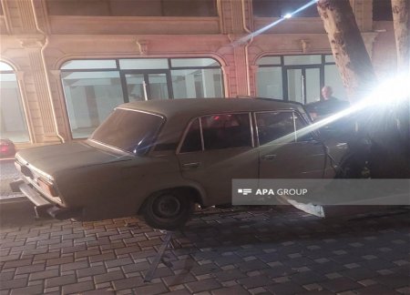 В Агдашском районе автомобиль врезался в дерево и грузовик: Есть погибший