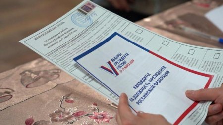 В Баку выбирают президента России