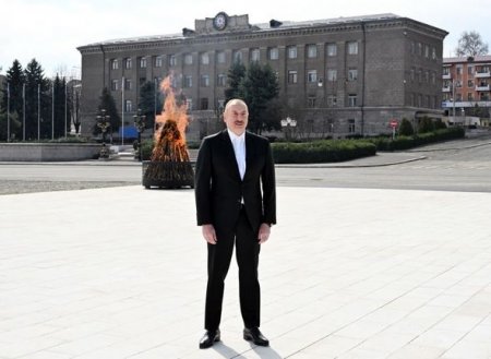 Ильхам Алиев разжег новрузовский костер в Ханкенди
